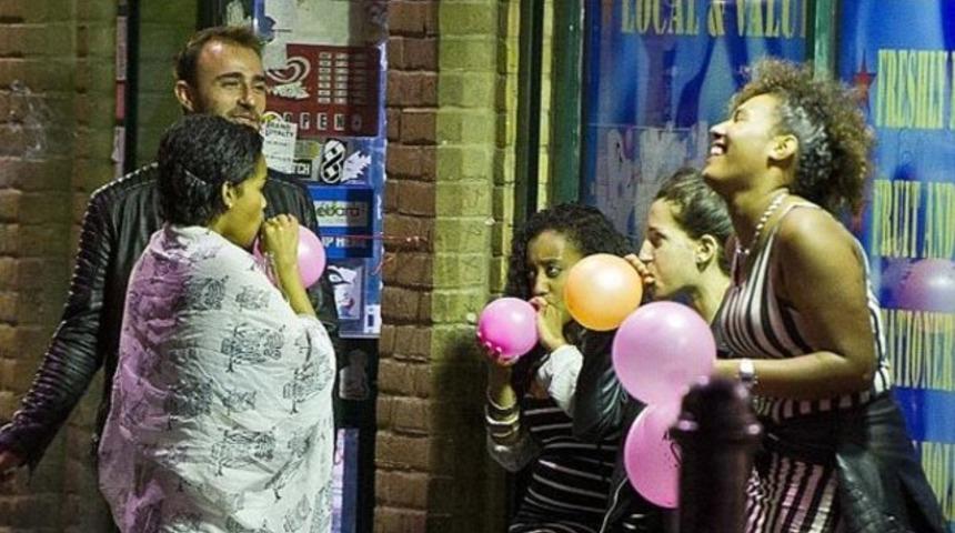 İngiltere’de kahkaha gazı paniği