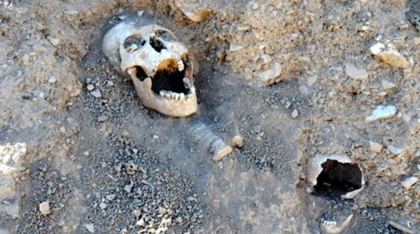 Kadın ve &ccedil;ocukları diri diri g&ouml;md&uuml;ler