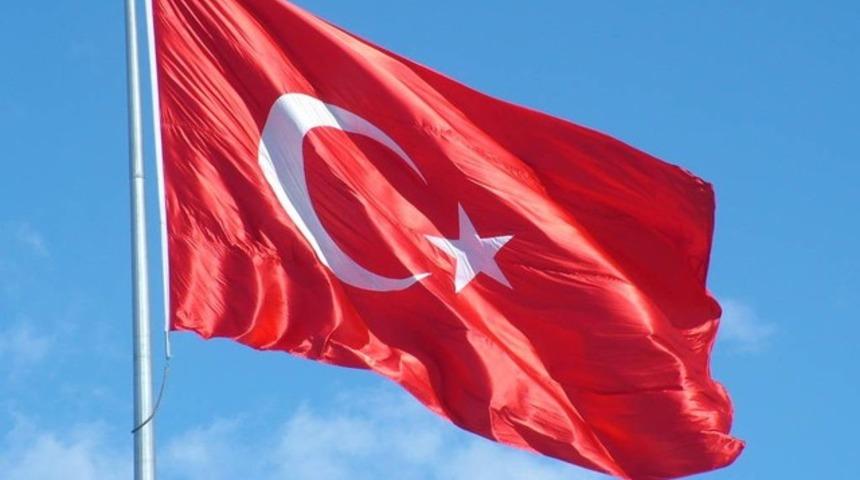 'Türk Bayrağı indirildi' iddiası