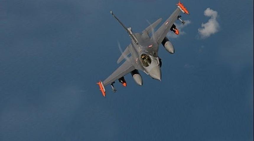 Türk jetine Suriye'den füze tacizi