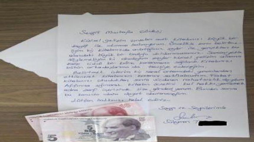 Okuduğu korsan kitabın parasını gönderdi!