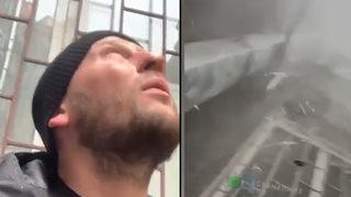 Ukrayna Harkov'daki patlama anı kamerada! Yardım gönüllüsünün yakınına roket düştü