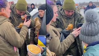 Ukraynalıların yakaladığı Rus askerinin gözyaşları! Telefonda annesiyle görüştü