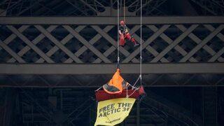Eyfel'de Greenpeace eylemi