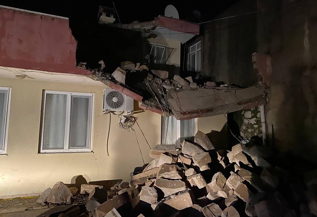 "Bu yaşıma kadar b&ouml;yle bir şey g&ouml;rmedim" Mahalle gece yarısı bir anda savaş alanına d&ouml;nd&uuml;! İşte nedeni...