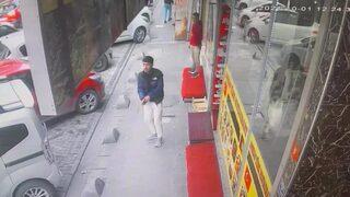 Zeytinburnu'nda husumetlisini yaralayan Afgan silahla vurularak öldürüldü