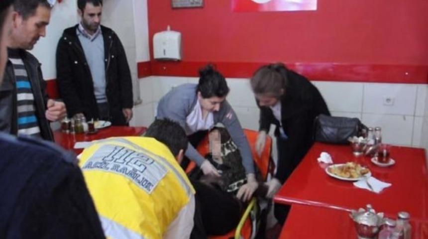 ' 3 gündür bir şey yemedim' deyip bayıldı