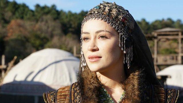 Buse Arslan kimdir? Nereli ve kaç yaşında? Hangi filmlerde oynadı? Buse Arslan kaza mı geçirdi? Sağlık durumu nasıl?