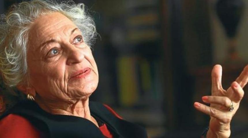 Edebiyat d&uuml;nyasının acı kaybı