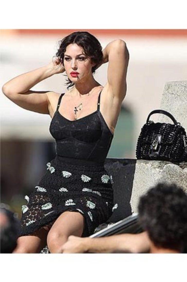 Monica hala çok seksi G4