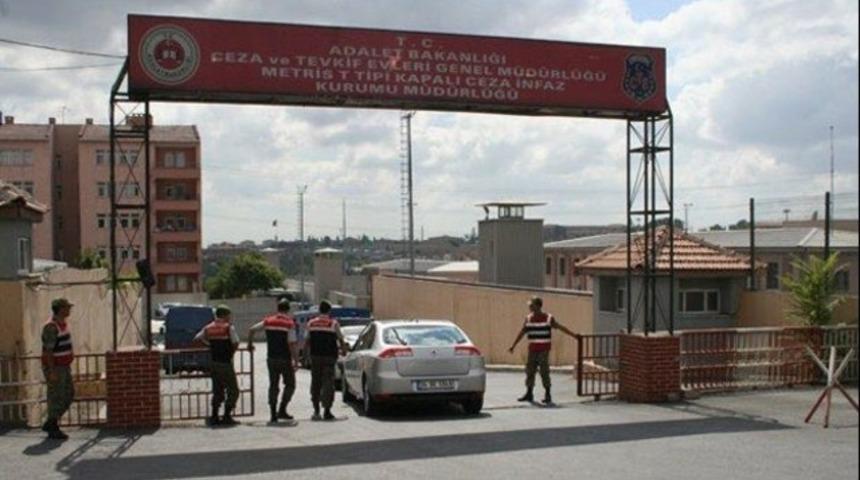 Metris Cezaevi önünde satırlı dehşet