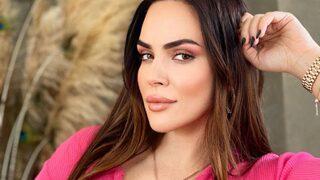 Ünlü sunucu Buket Aydın'ın göğüs dekolteli pozuna yorum yağdı! Mum ışığı eşliğinde...