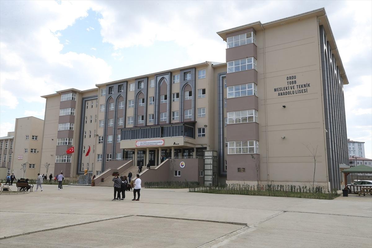 Ordu'da &ouml;ğrenciler atık "su tesisatı malzemeleri"ni aksesuara d&ouml;n&uuml;şt&uuml;r&uuml;yor