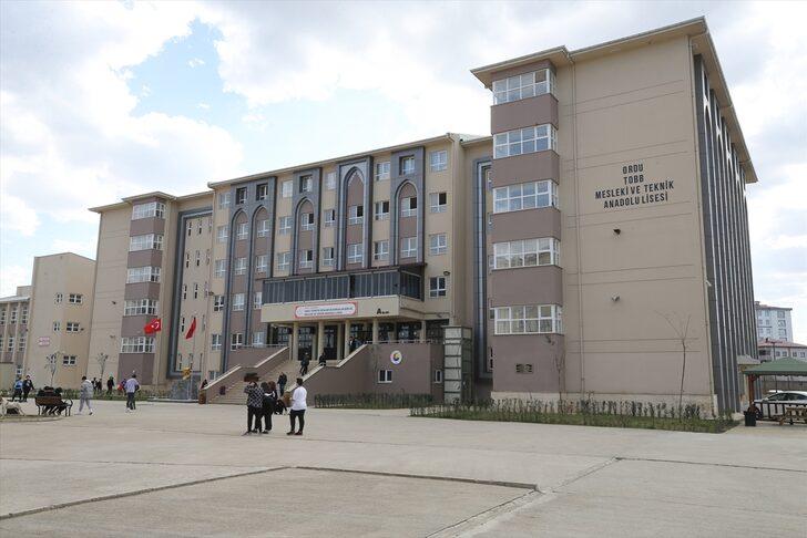 Ordu'da öğrenciler atık "su tesisatı malzemeleri"ni aksesuara dönüştürüyor G1