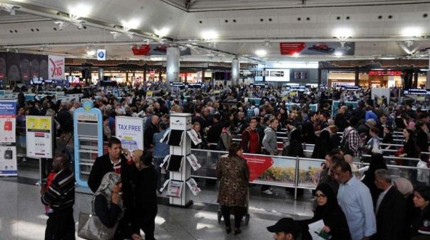 Atat&uuml;rk Havalimanı'nda yaz saati kaosu