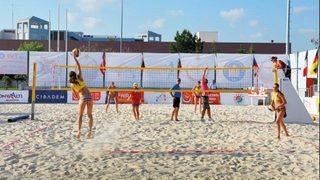 Şortlu kızlara perdeleme