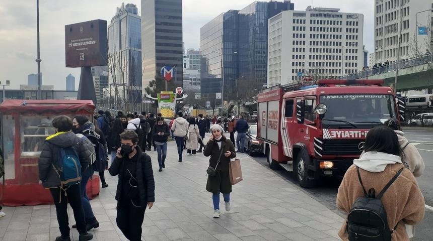 Son Dakika: Yenikapı-Hacıosman metrosunda intihar girişimi! Seferler aksadı