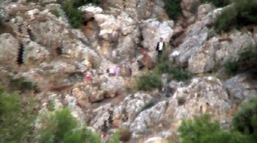 Suriyeliler dağları aşıp T&uuml;rkiye'ye sığınıyor