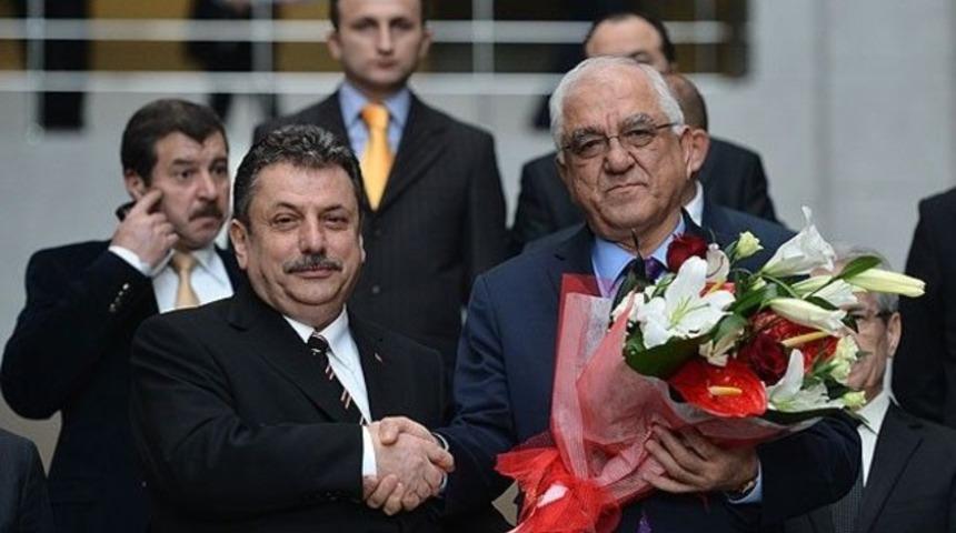 Turan Çolakkadı görevini Hadi Salihoğlu'na devretti