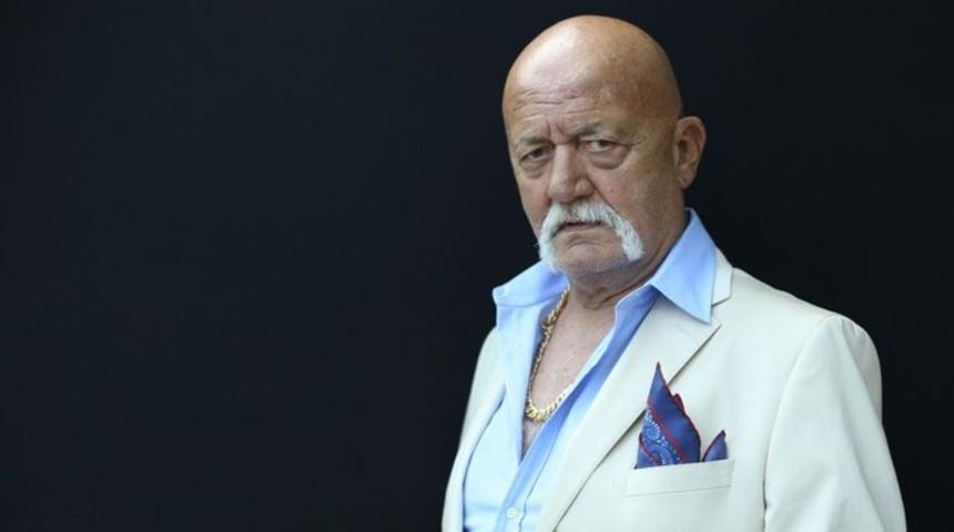 Ünlü sanatçı Sümer Tilmaç hastanede