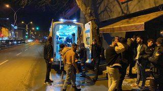 Eğlence mekanında silahlı ve bıçakla kavga: 3 yaralı