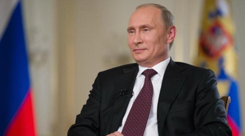 Putin'den eşcinsellere g&uuml;vence