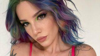 Seks itirafıyla gündem olan Halsey'den göğüs dekolteli pozlar! Beğeni butonu çöktü