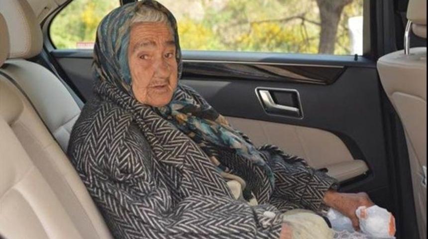 Önce odasının kapısını söktürdü sonra aracını verdi