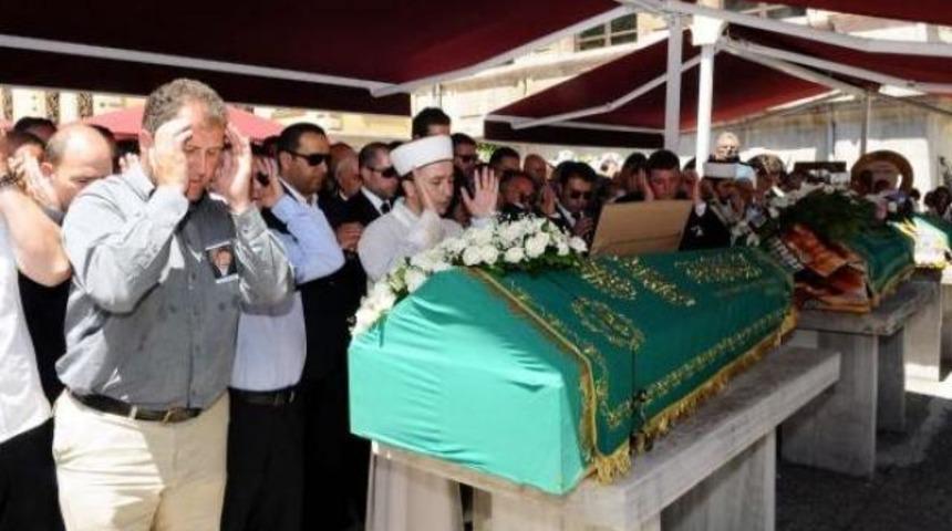 Teşvikiye Cami'nden 2 &uuml;nl&uuml; isim uğurlandı