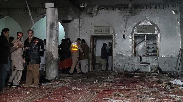 Pakistan Peşaver kentinde düzenlenen bombalı saldırıda kaç kişi öldü?