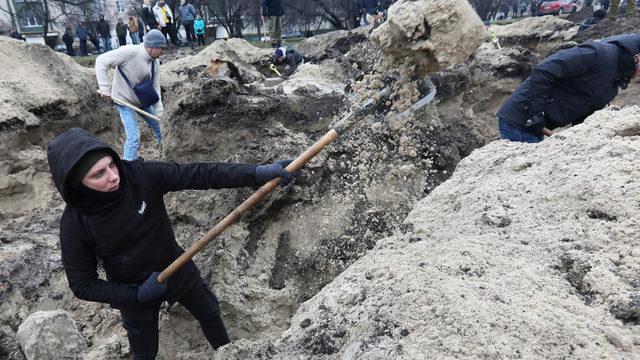 Son dakika: Kiev sokak direnişine hazırlanıyor! Barikatlar kurulup, molotoflar hazırlanıyor