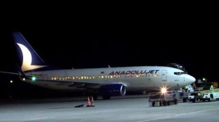 Fırtına uçağın inişine engel oldu
