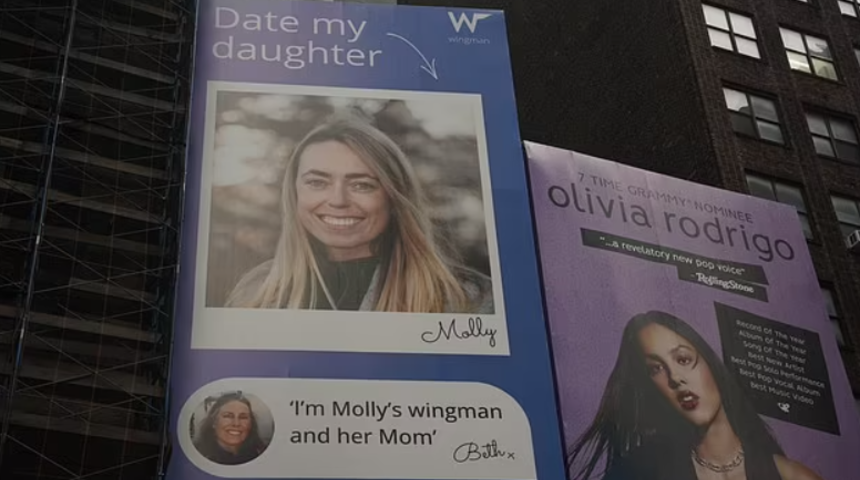 Kızına flört bulabilmek için reklam panolarına ilan verdi! "Kızımla çık"