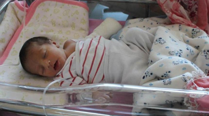 6 g&uuml;nl&uuml;k bebeğin makasla parmağını kopardılar