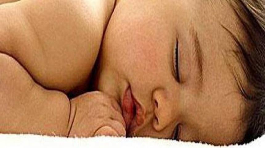 Ninniler bebeklerin ağrısını dindiriyor