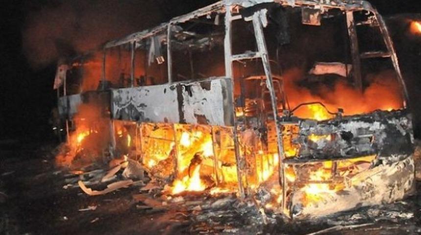 Hindistan'da otobüs yandı: 40 ölü