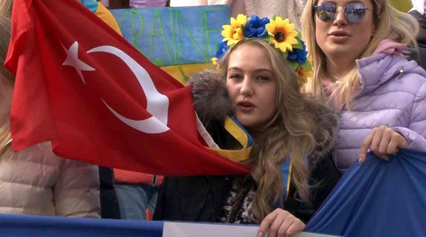 İstanbul’daki Ukraynalıların savaş karşıtı eylemleri! "Sahte bir referandum yapıp almaya çalışıyorlar"