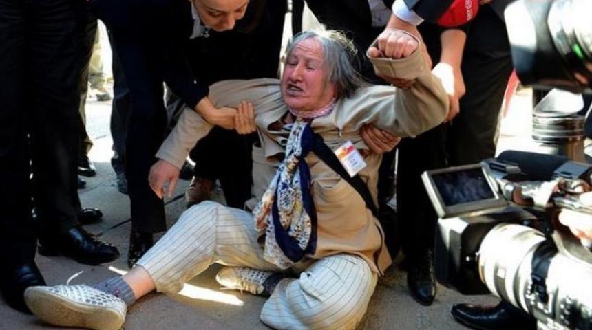 Yaşlı kadın Meclis'te sinir krizi geçirdi