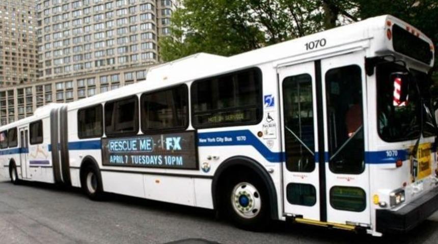 Besmele &ccedil;ekti diye otob&uuml;sten atıldı