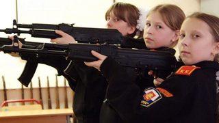 Rusya’nın çocuk askerleri! 8 yaşındaki milyonlarca öğrenciden oluşan ordu kurdu