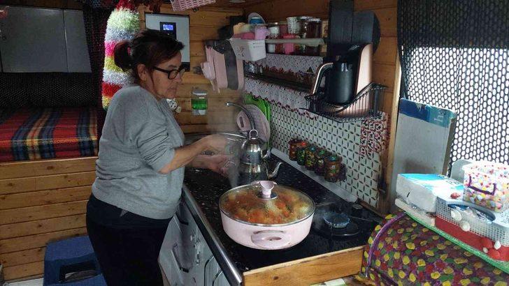 2 yıldır otobüs karavanda yaşıyorlar: Ömürlerinin sonuna kadar karavanda yaşamak istiyorlar G1