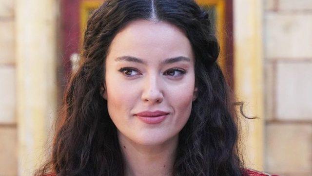 Barbaroslar Akdeniz'in Kılıcı'nın yıldızı Pelin Akil, kocasının bornozlu pozuna kayıtsız kalamadı!