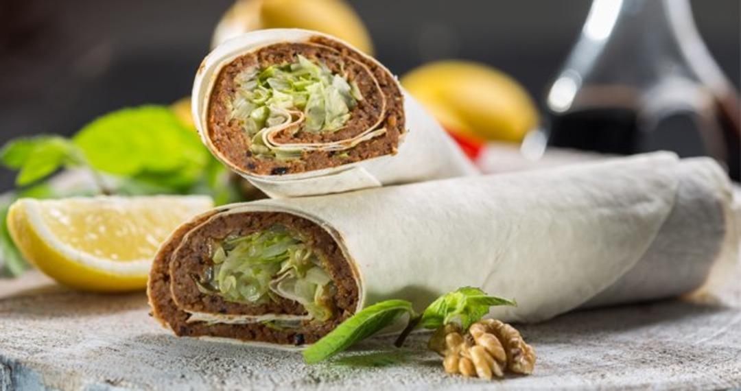 Yok b&ouml;yle bir lezzet! Ağızları sulandıran tarif: &Ccedil;iğ k&ouml;fte nasıl yapılır? &Ccedil;iğ k&ouml;fte malzemeleri nelerdir? İşte &ccedil;iğ k&ouml;fte yapmanın p&uuml;f noktaları...