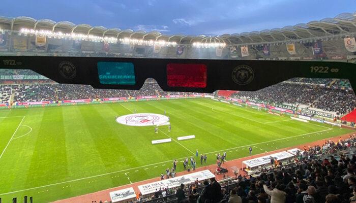 Son dakika: Sadece gözlükle bakılıyor... Konyaspor-Galatasaray maçında 3 boyutlu koreografi!