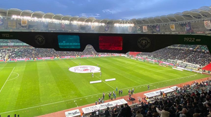 Son dakika: Sadece gözlükle bakılıyor... Konyaspor-Galatasaray maçında 3 boyutlu koreografi!