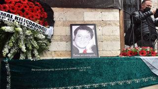 Akrep Nalan son yolculuğuna o parçayla uğurlandı! Belediye hoparlöründen yayınlandı