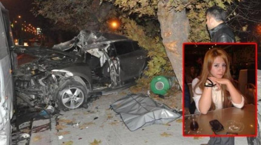 &Uuml;niversiteli kızlar kaza yaptı: 1 &ouml;l&uuml;