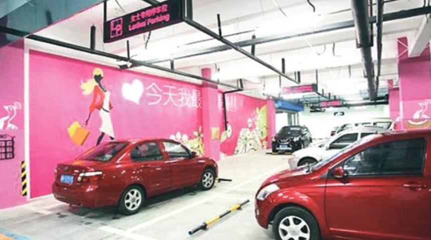 Kadınlara &ouml;zel &lsquo;pembe otopark&rsquo;