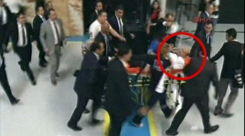 Bakan Fikri Işık fenalaştı ambulans geldi