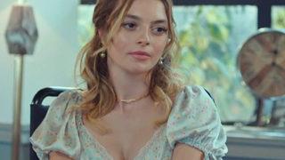 Sadakatsiz'in Derin'i Melis Sezen bornozuyla sokakta dolaştı! 